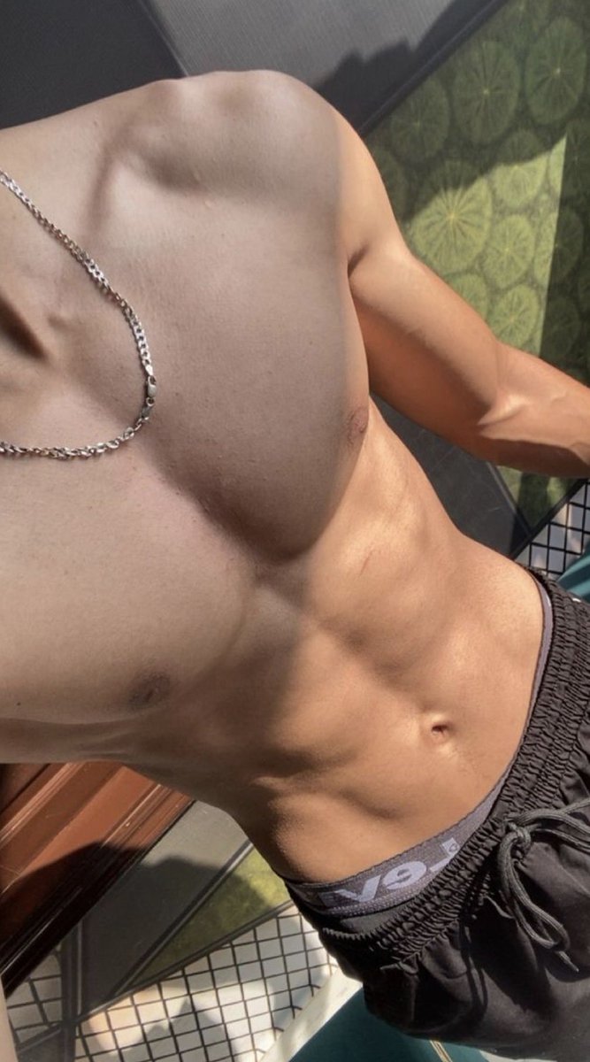 Jretub's tweet image. Would you lick my body all the way down? #college #leak #RippedMen #muscularguy #horny