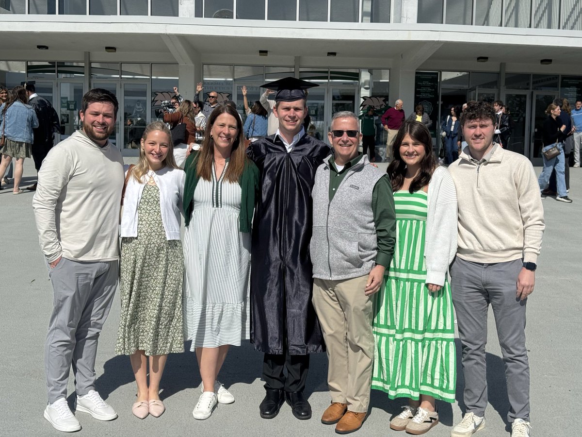 AngRudy11's tweet photo. Congratulations Nicholas George! I am so incredibly proud of you! Four years and a double major! You are such a hard worker and are destined for amazing things!! Here’s to your next chapter! Athens has been a blast!! Love you so much! @Rich57531466 https://t.co/DafWddOGJT