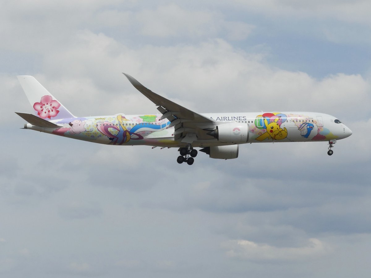 ten_koji1103's tweet image. 2026/4/25成田国際空港外周にて　16L下り
CIのA350

チャイナエアライン　A350-900  
Pikachu Jet CI2 Livery
China Airlines
#A350 
#ChinaAirlines
#PikachuJetCI2
#ピカチュウジェットCI2
#そらとぶピカチュウプロジェクト