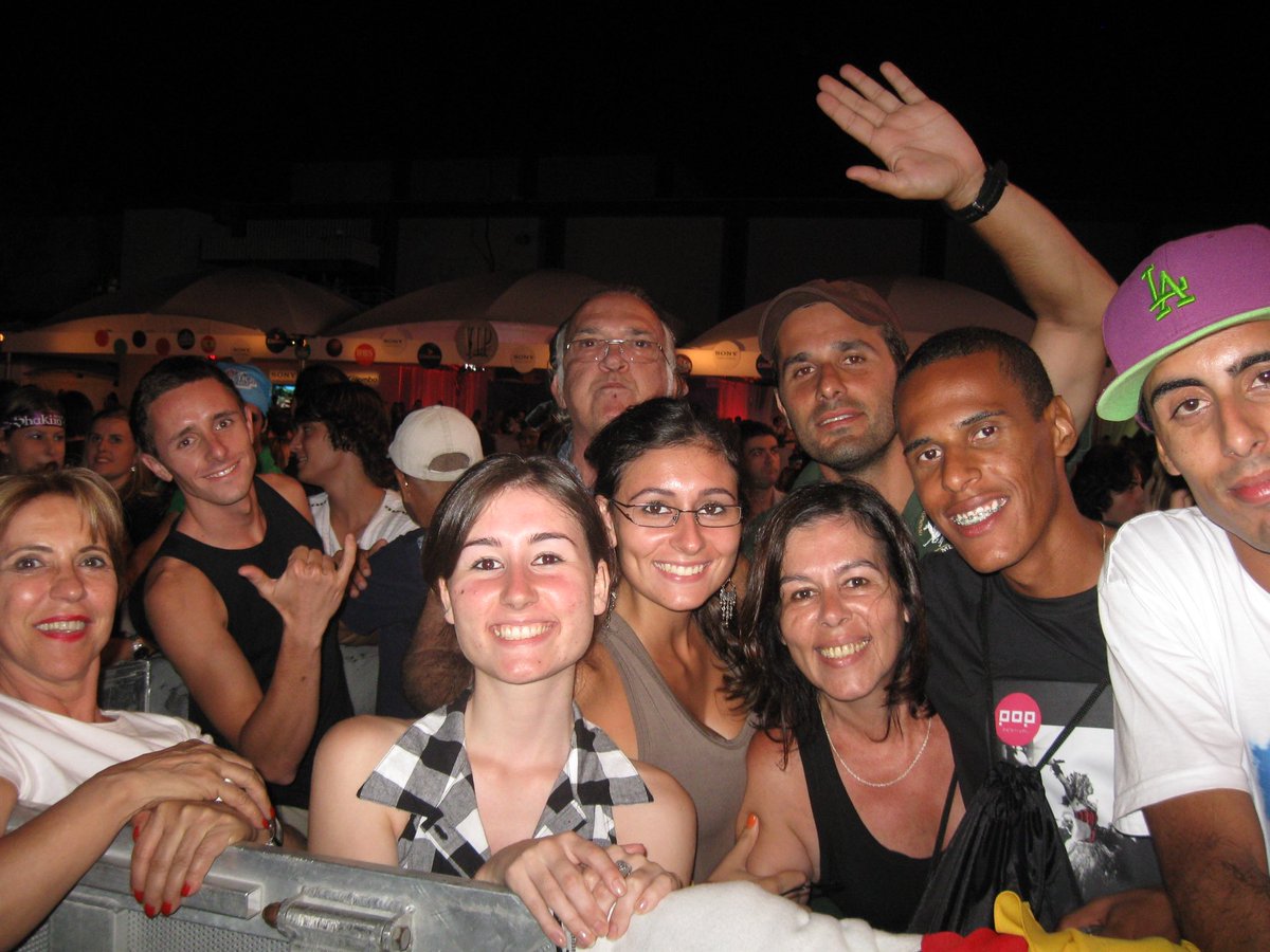 umpierrezcamila's tweet photo. @santander_br !!! Sou cantora, Shakira sempre foi referência como artista e como pessoa. Mesmo cantando Ópera, ELA é referência para as minhas performances. Eu sou fã há mais de 20 anos, estive presente nos shows desde 2011 aqui no Brasil, sempre na pista premium. Eu mereço VIP! https://t.co/zLI5b0rXDZ