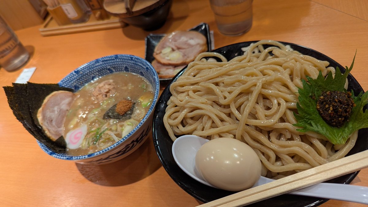 かろり～ tweet media