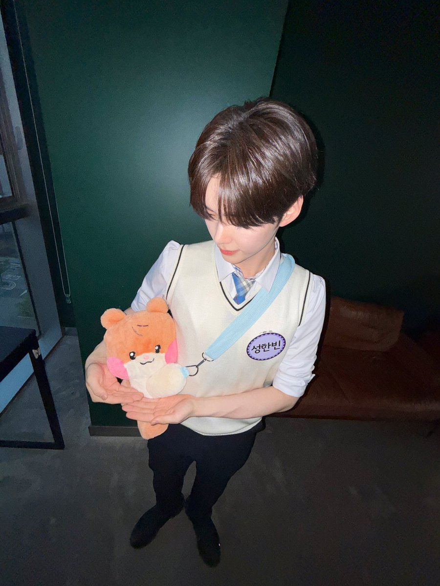 shbhs_'s tweet photo. 비니니 아주 포옥 안겨잇네.... 저랑 바꿔요 https://t.co/f3tPOlIo5D