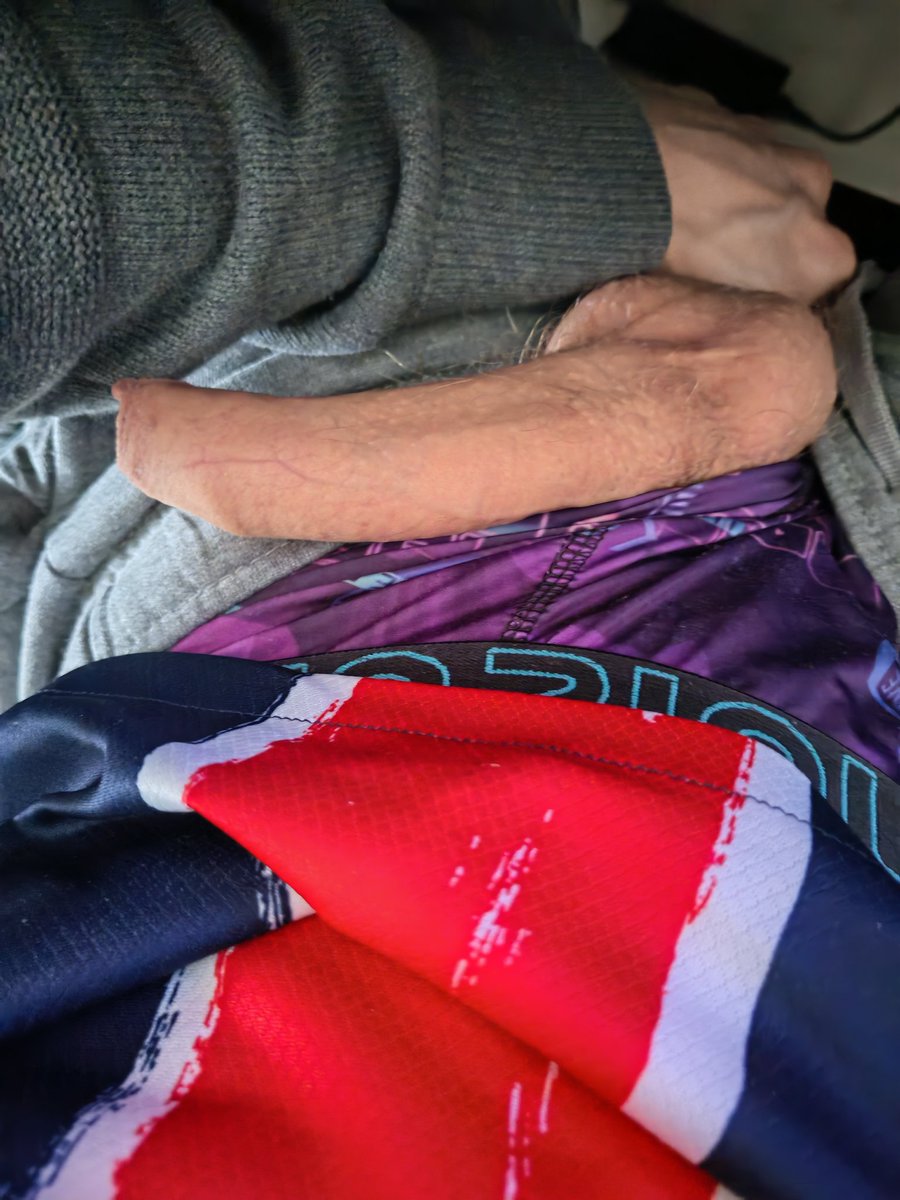 val18cm4u's tweet photo. Bon #samedick à toutes et tous et allez paris !
#psg #bonjour #nsfw #nsfwtwt #sex #bwc #french #skinny #samedidick
@PartageDefiHot
@OrgasmicGroup https://t.co/SkdOsO9CKg