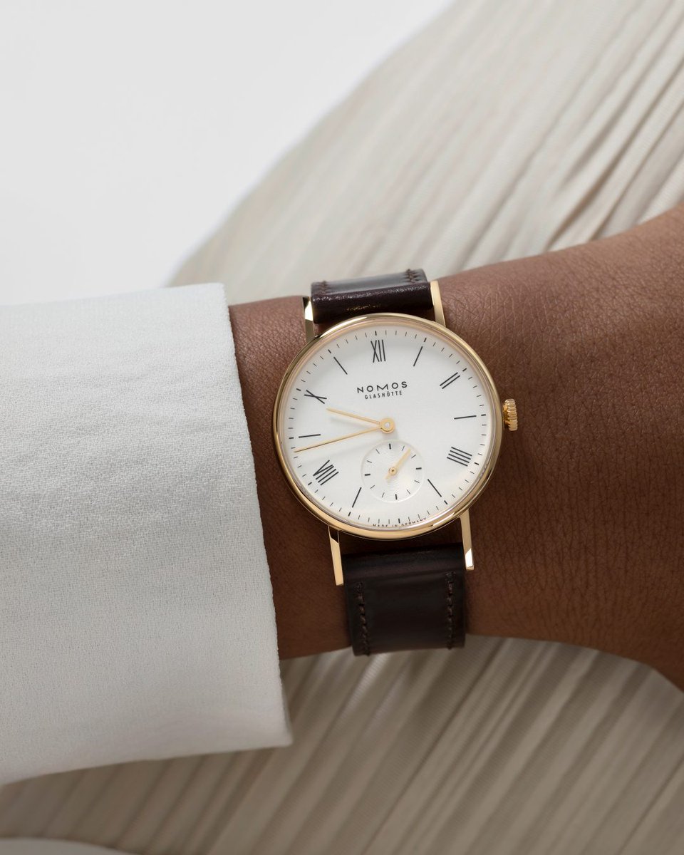 nomosglashuette's tweet image. With its compact size and elegant gold case, #Ludwig gold 33 is the perfect companion for special occasions. The sapphire crystal glass back reveals the hand-wound #NOMOS caliber DUW 4001 – while the bezel offers space for a personalized engraving. 

nomos-glashuette.com