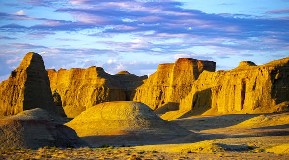 ChinaSunSong's tweet photo. Shaped over millions of years by wind, sand, and rain, the “World Ghost Town” yardang formations now set the stage for the 2026 martial arts epic Blades of the Guardians.#Xinjiang #YardangLandforms #NaturalWonders #ChinaLandscapes #FilmLocation #Otherworldly https://t.co/b8apRghR32