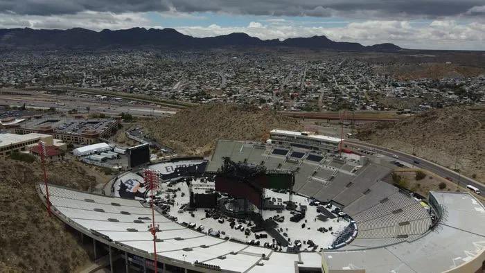 reverieguk's tweet image. mentira que esse é o sun bowl stadium em el paso no texas... gag