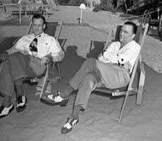 Un día como hoy, Mayo 2 pero de 1972 fallece John Edgar Hoover,quien fue el primer Director de la Oficina Federal de Investigación de los Estados Unidos, más conocida como FBI.

Jugó un papel decisivo en la fundación del FBI en 1935, donde permaneció como su director durante