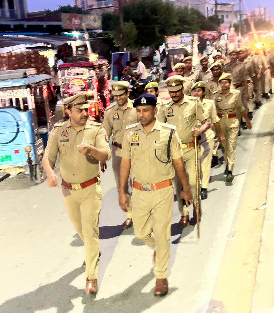 moradabadpolice's tweet image. #SSP @moradabadpolice के निर्देशन में #CO हाईवे द्वारा थाना मूढापांडे पर रिक्रूट आरक्षियों से प्रशिक्षण संबंधी फीडबैक प्राप्त किया गया संबंधित को आवश्यक दिशा-निर्देश दिए गए एवं ग्राम मूंढापांडे में थाना मूंढापांडे पुलिस बल के साथ पैदल गस्त किया गया ।
#UPPolice