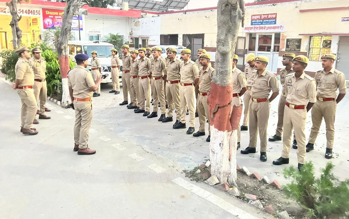 moradabadpolice's tweet image. #SSP @moradabadpolice के निर्देशन में #CO हाईवे द्वारा थाना मूढापांडे पर रिक्रूट आरक्षियों से प्रशिक्षण संबंधी फीडबैक प्राप्त किया गया संबंधित को आवश्यक दिशा-निर्देश दिए गए एवं ग्राम मूंढापांडे में थाना मूंढापांडे पुलिस बल के साथ पैदल गस्त किया गया ।
#UPPolice