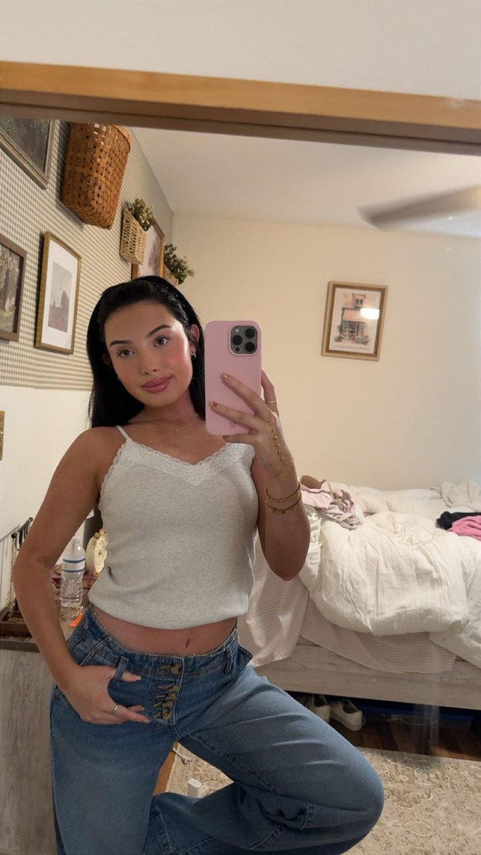 goddessash889's tweet photo. Shopping day spending all your money heheh 

#findomgodess #finsub https://t.co/QOC7OcFaM1
