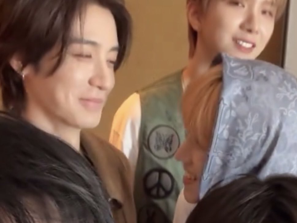 and then realizing riwoo looks at leehan the same way im gonna jump