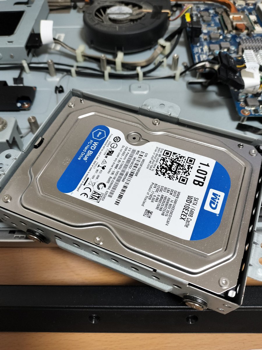 k13on78a's tweet image. SSD化に成功。めちゃんこ速くなった（前より）捨てるはずのPCがまだまだ使えるようになったよ。DVDドライブの交換ね☺️
#DIY #PC #PC修理 #おもちゃ