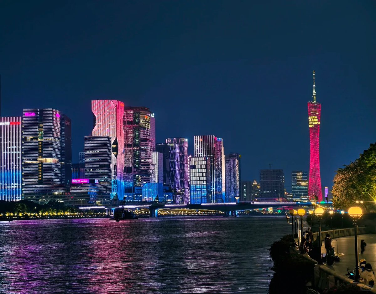 EzSpeakMandarin's tweet photo. I think I’m slowly falling in love with Guangzhou at night. The language barrier is still real, but people here have been so warm. This city feels old, open, lively, and full of good food. I want to learn Chinese better and explore more of China. 🏙️ https://t.co/0oNjFjSUKH