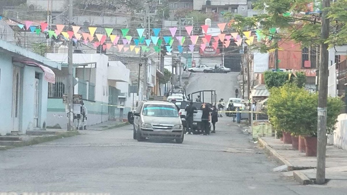linea_caliente_'s tweet image. #Local | Un ataque armado registrado la madrugada de este sábado en una taquería de la colonia Huizachera, en Jiutepec, dejó como saldo dos personas lesionadas, entre ellas una menor de edad.

De acuerdo con reportes preliminares, los hechos ocurrieron sobre la calle 27 de Enero,