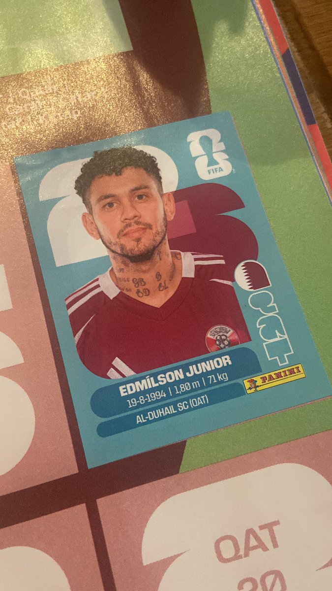 tfs011's tweet image. Achamos o impostor na Seleção do Quatar #panini