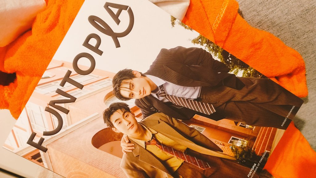 pimmampim's tweet photo. คิดไปเองรึเปล่านะ แต่รู้สึกว่ากระดาษ Photo book ของ #ForceBookFuntopia มีความหอมกลิ่นดอกเดซี่อ่ะ หรือเราคิดไปเอง ??🤔
#ForceBookFancon
#forcebook #ฟอสบุ๊ค
#fforce_ 🦊 #kasibook 🍅 https://t.co/51pl7yJoyy