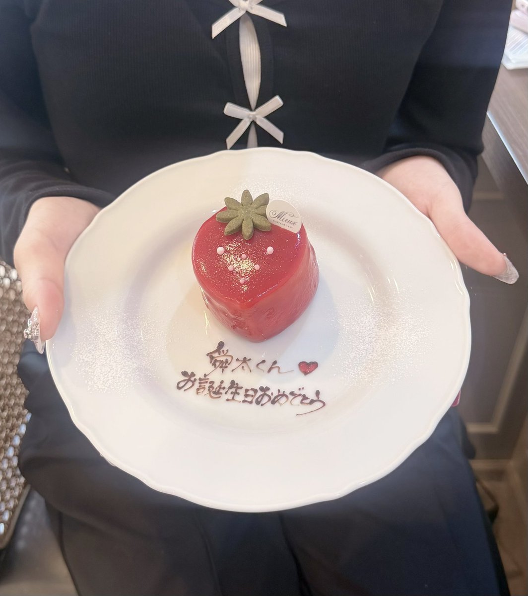 053shunta's tweet photo. しゅんたくんお誕生日おめでとう꒰ˆ ɞ̴̶̷  ̫ ʚ̴̶̷̆ ꒱-♡
さらに濃い素敵な24歳になりますように❣️
#しゅんた24歳たいせつすぎて滅 #曽野舜太 #MILK https://t.co/GgXmVbgjNA