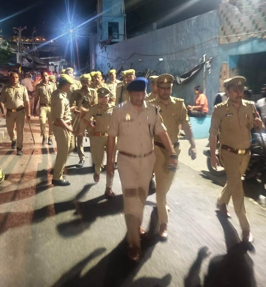 moradabadpolice's tweet image. #SSP @moradabadpolice के निर्देशन में #CO कटघर द्वारा थाना कटघर पुलिस के साथ कानून एवं शान्ति व्यवस्था तथा जनमानस में सुरक्षा की भावना जागृत करने के दृष्टिगत थाना कटघर क्षेत्रान्तर्गत संवेदशील स्थानों पर पैदल गश्त की गई । संबंधित को आवश्यक दिशा-निर्देश दिये गये।
#UPPolice
