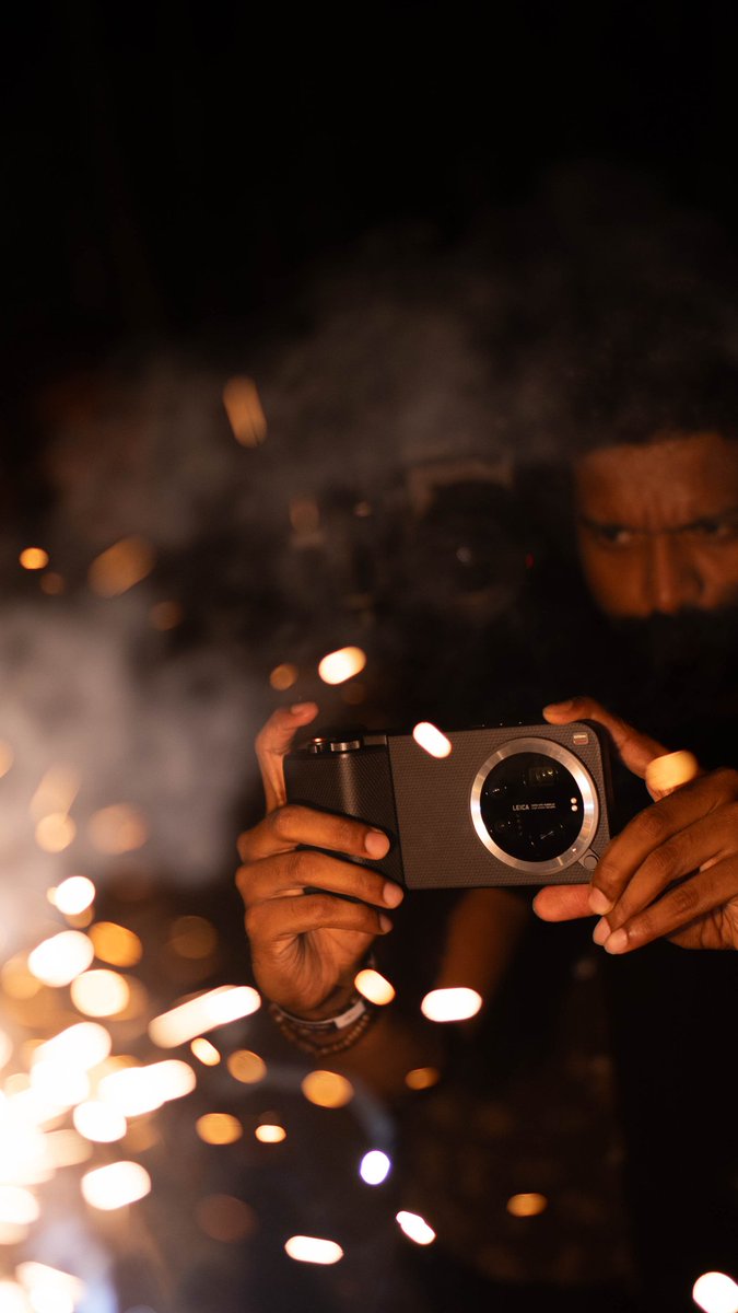 VoiceofVineeth's tweet photo. The final round was all about creativity in the dark
Candles sparklers steel wool and more 🕯️

Everyone got to experiment and capture some amazing shots

#XiaomiFansClub #XiaomiInnerCircle #RuleTheNight #Xiaomi17Ultra https://t.co/WzSIZvheu0