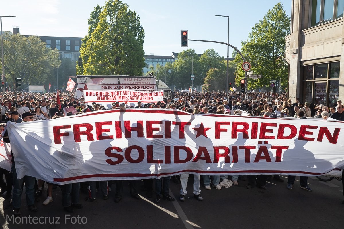 Montecruzfoto's tweet photo. #Mayday in Berlin. Snapshots of the Revolutionary Demostration in #Kreuzberg 1/2
#B0105 #R1MB #ErsteMai #berlinprotests https://t.co/OFPko7BrTx