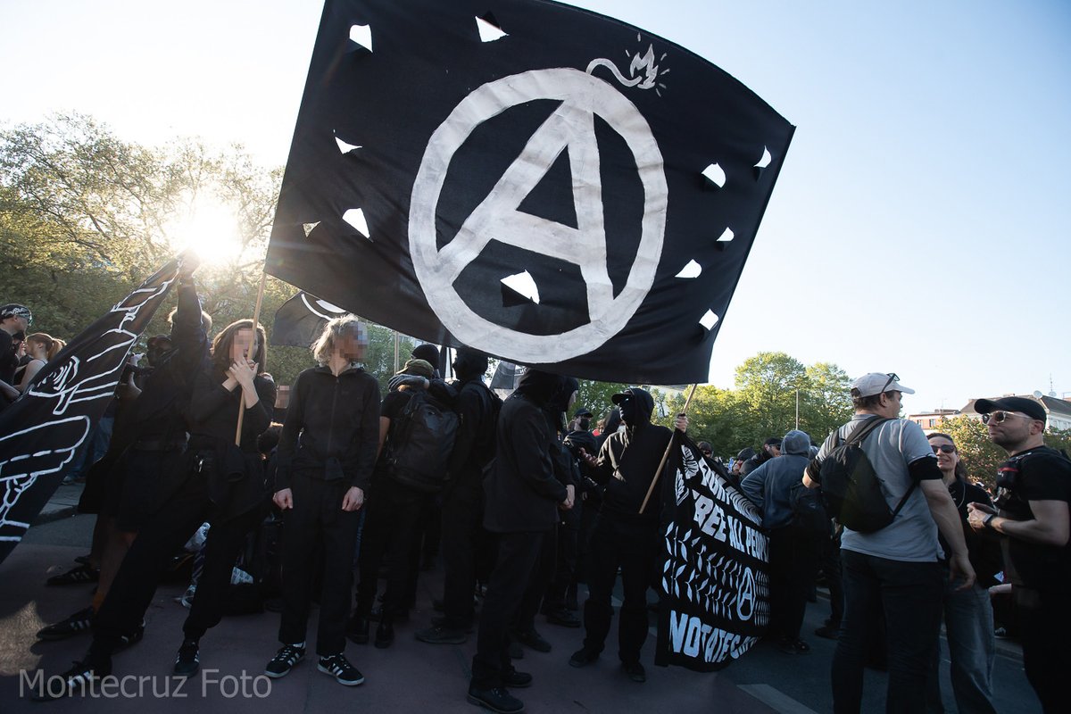Montecruzfoto's tweet photo. #Mayday in Berlin. Snapshots of the Revolutionary Demostration in #Kreuzberg 1/2
#B0105 #R1MB #ErsteMai #berlinprotests https://t.co/OFPko7BrTx