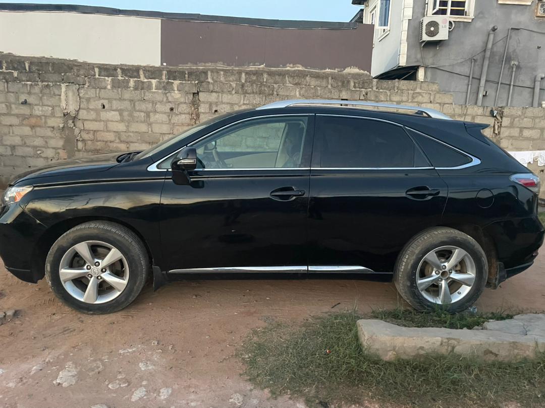 Used Lexus RX 350 2009/10 model 
Sound engine
Smooth gear selection 
AC is working perfectly 
Clean body and interior 
Just buy and cruise 
Owner needs money today 
11.8m settlement 300k 
Location: Agbara Estate
09068699996