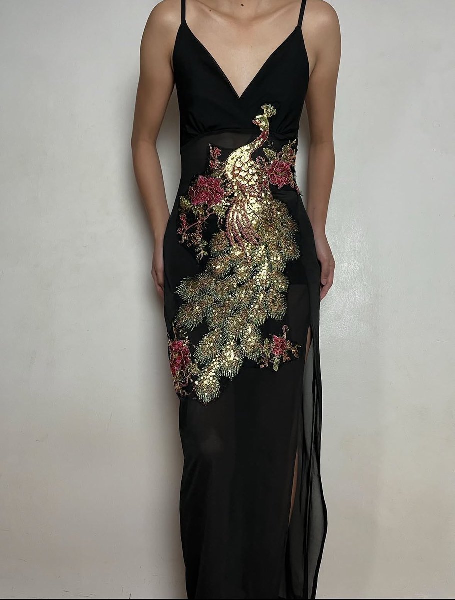 soomienana's tweet photo. This vintage dress !!! I NEED IITTT https://t.co/R7vYRfmYKf