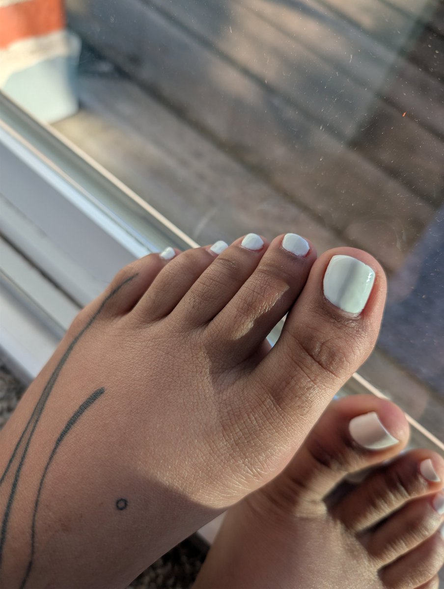 Lumiiimul's tweet photo. Rise and shine beautiful people 🌞 check out my feet finder for a free post today. ✨💕 https://t.co/cWJ8zIVWYc