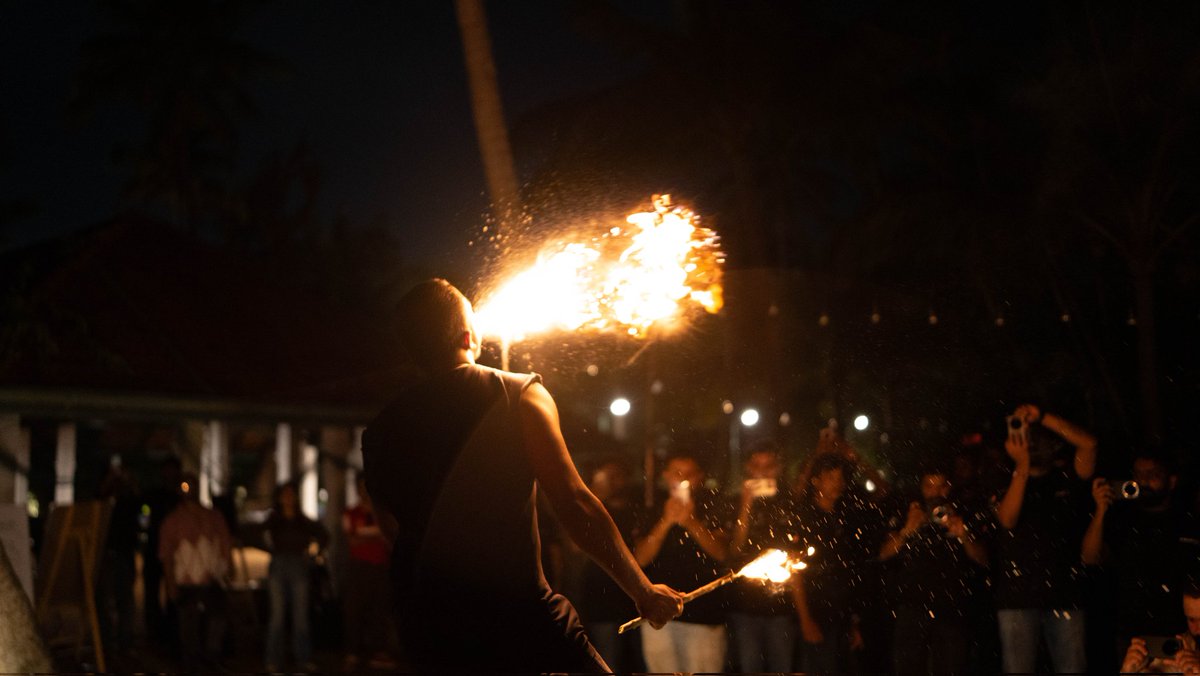 VoiceofVineeth's tweet photo. Next was the camera testing
We tried night photography with a live fire dancer 🔥

Even in low light and fast movement the shots came out really well 🎇

#XiaomiFansClub #XiaomiInnerCircle #RuleTheNight #Xiaomi17Ultra https://t.co/rZFcPOpXGz