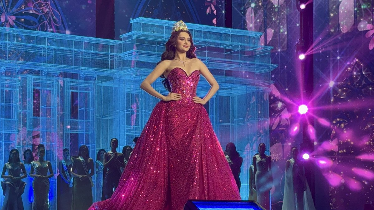 DYANCASTILLEJO's tweet photo. Ahtisa Manalo does her final walk as Miss Universe Philippines 🩷 https://t.co/DHGPZeU5XG