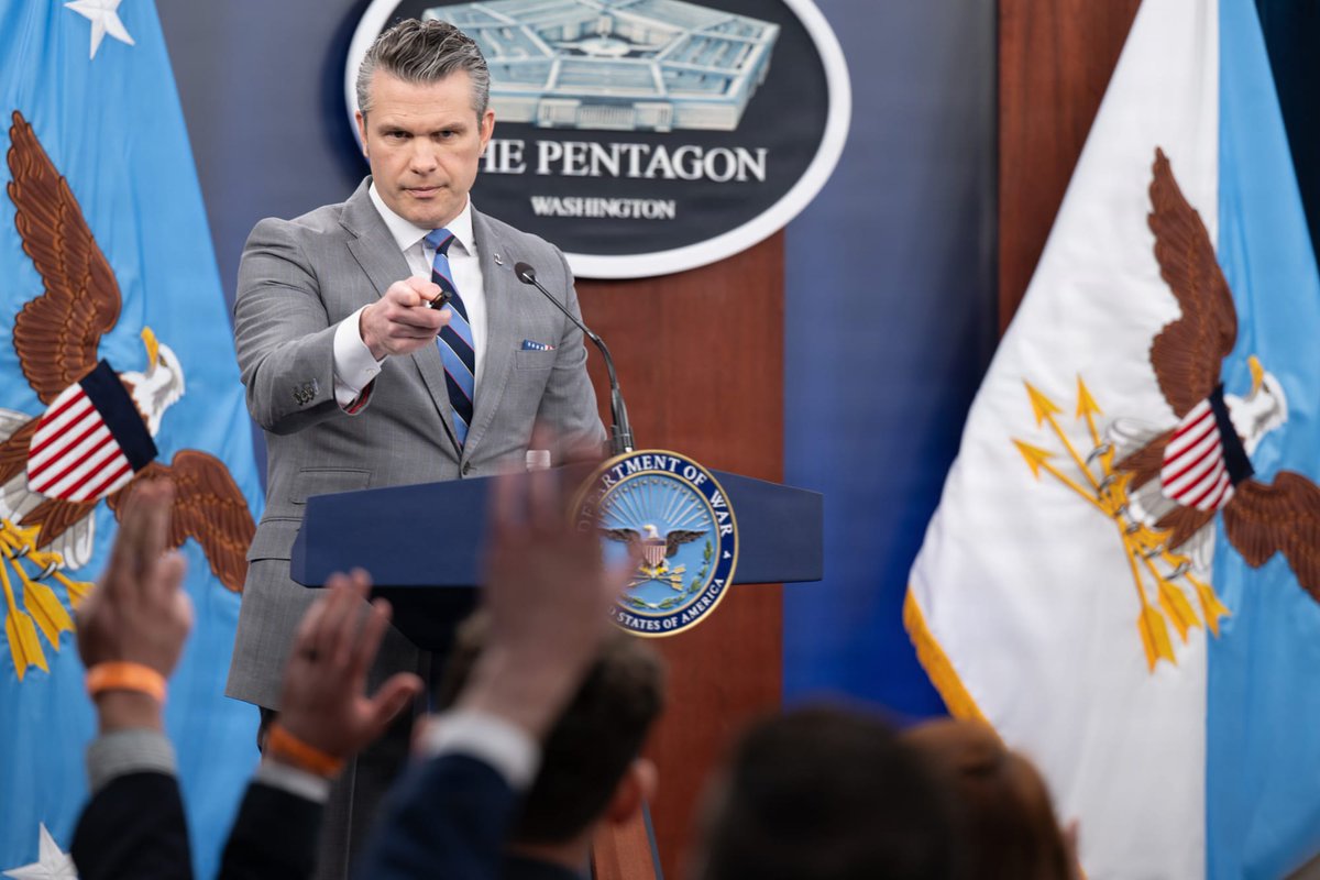 execintelreview's tweet image. Trump Blows Past 60-Day War Powers Deadline, Tells Congress Not To Worry." What does this mean for the balance of power between the presidency &amp;amp; Congress? 🤔 Dive into the full story here: eir.news/2026/05/news/t… #politics #USnews