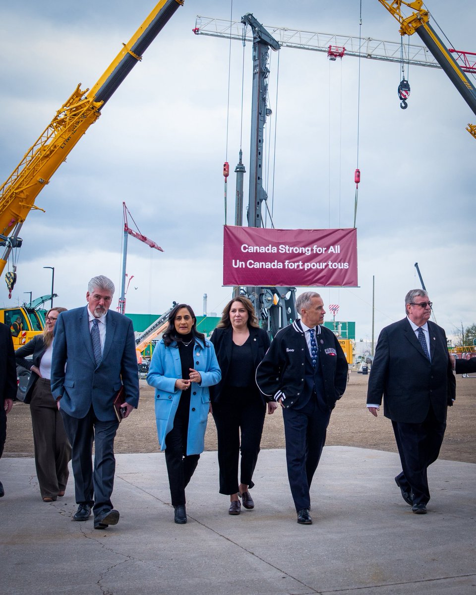 MarkJCarney's tweet image. At IUOE Local 793 in Oakville, they’re training the next generation of Canadian crane operators.

We’re taking that effort nationwide with Team Canada Strong — recruiting, training, and hiring up to 100,000 skilled trades workers to help build Canada strong.