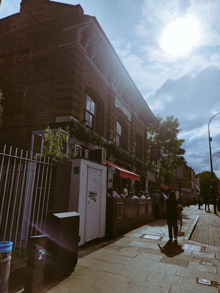 SELondonBoozers's tweet photo. Afternoon beers at one of the best beer gardens in #SELondon 🌹🍻🍻#SE14 https://t.co/9clH5vdYKt