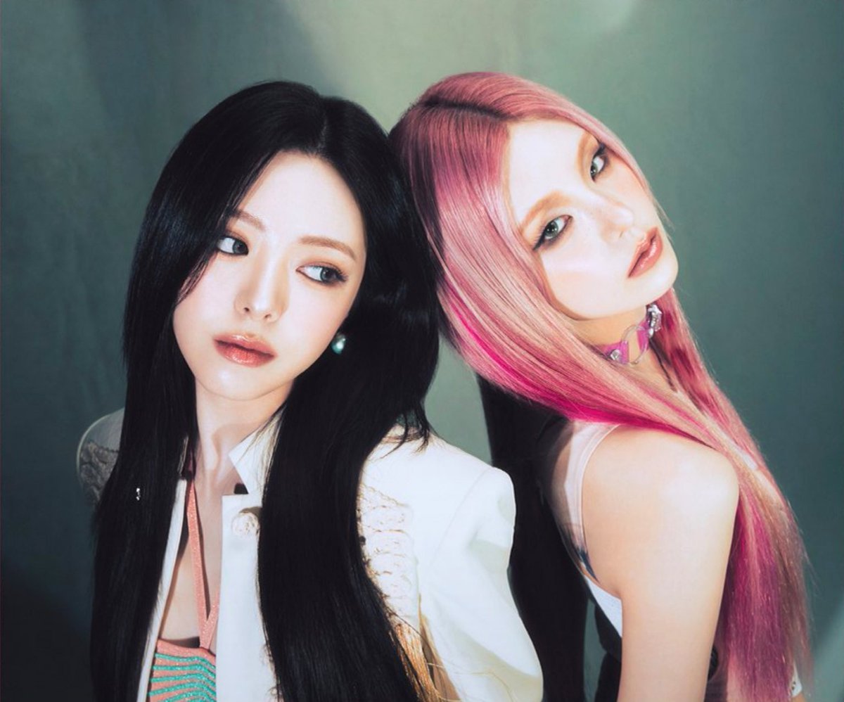 aceyejishi's tweet photo. Let's celebrate their bias towards each other 🎉💕 https://t.co/r7Sp0cZ1t6