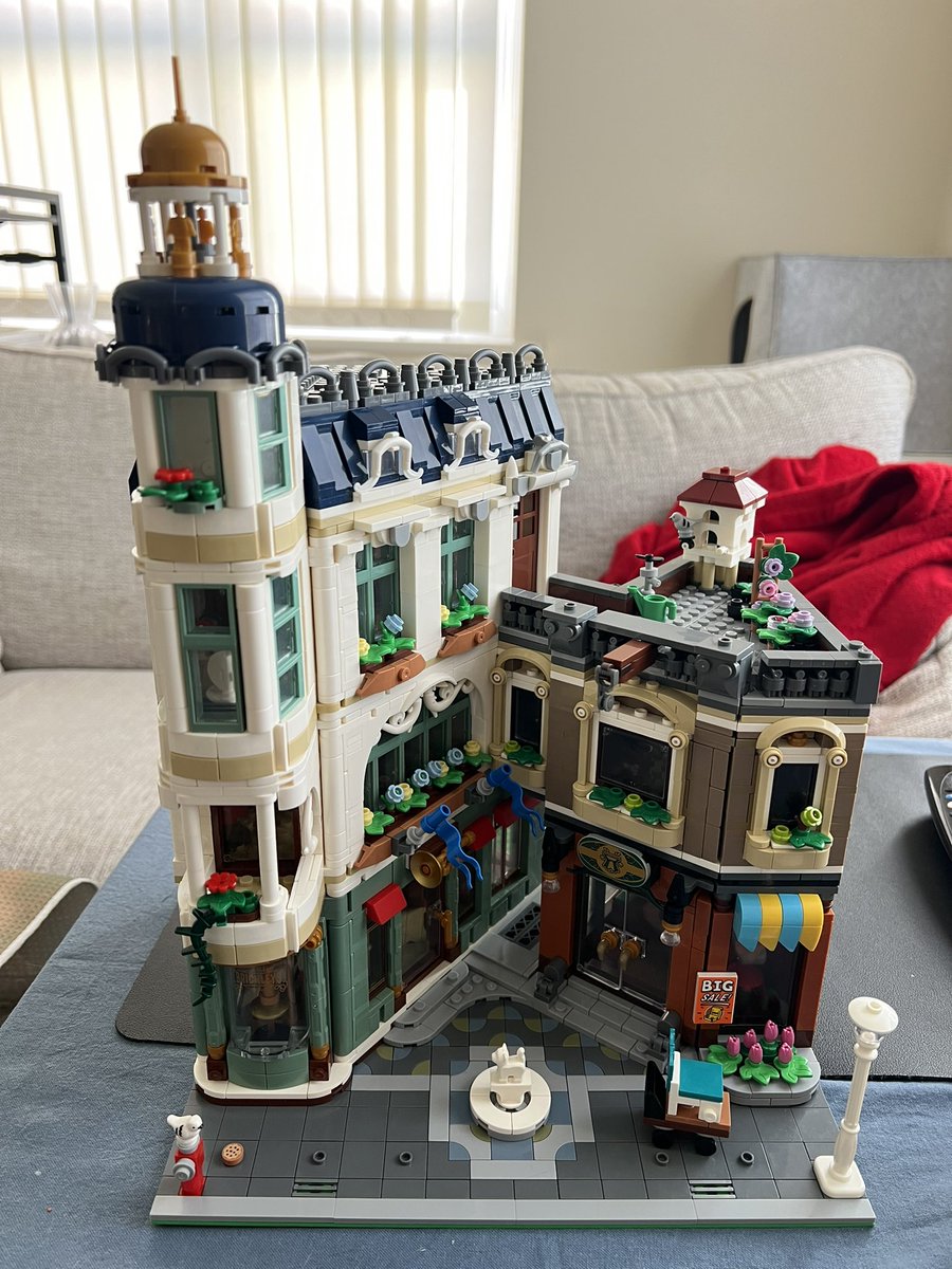 AdamHycnar's tweet photo. Just finished this set and soon it will join to other buildings in my small collection. https://t.co/V4i385Wj9a
