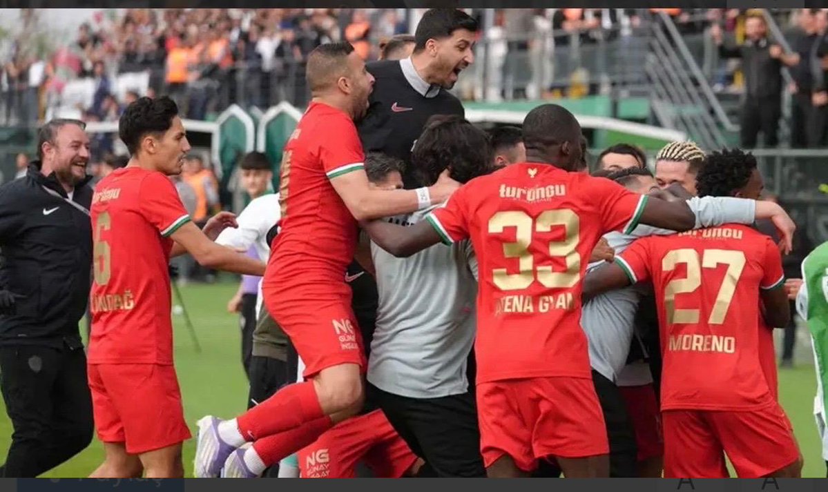 BildenHalis's tweet photo. Diyarbakır’ımızın temsilcisi Amedspor Süper Lig’de! 💚❤️
Şimdi yeni hikâyeler yazma zamanı…⚽
#Amedspor #SüperLig #TarihYazıldı https://t.co/7KfDtX2ocb