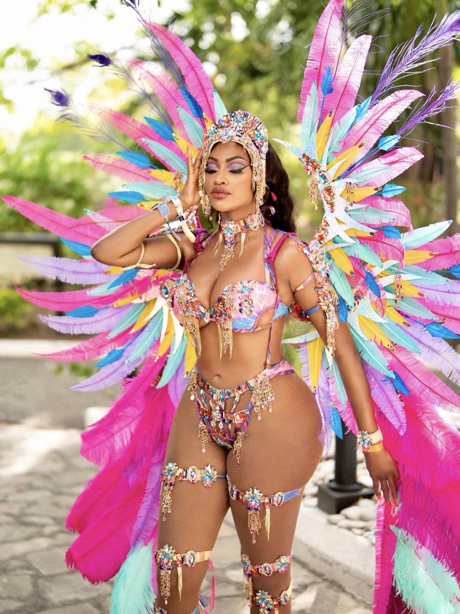 EdwynaJessyca's tweet photo. Carnival Beauty Queen👑💖✨

Unmatched energy with @GenXperience 🇯🇲✨
P R I Z M💎💗

My first carnival completed🥰✨

Take me back to the road! 📍

#carnival #carnivalinjamaica https://t.co/p32QBgq3Wc