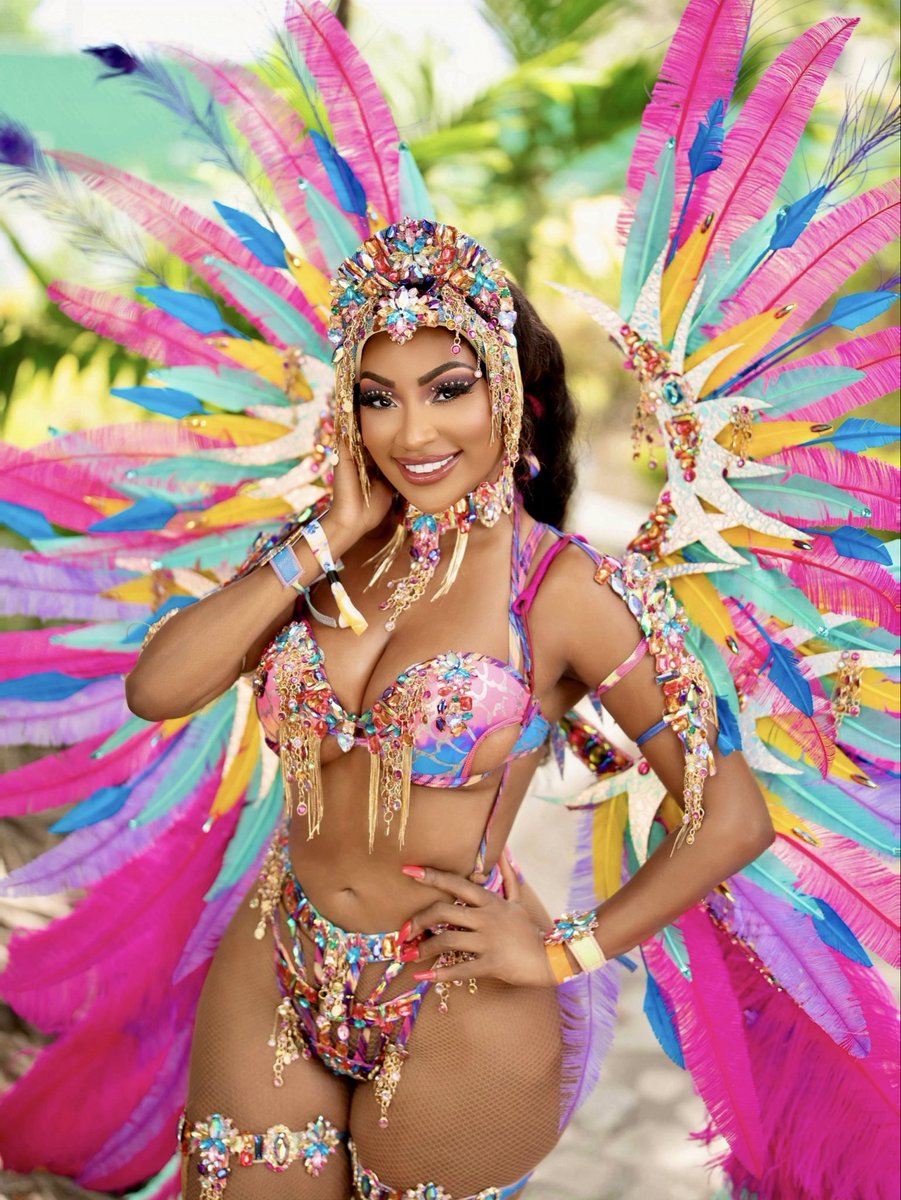 EdwynaJessyca's tweet photo. Carnival Beauty Queen👑💖✨

Unmatched energy with @GenXperience 🇯🇲✨
P R I Z M💎💗

My first carnival completed🥰✨

Take me back to the road! 📍

#carnival #carnivalinjamaica https://t.co/p32QBgq3Wc