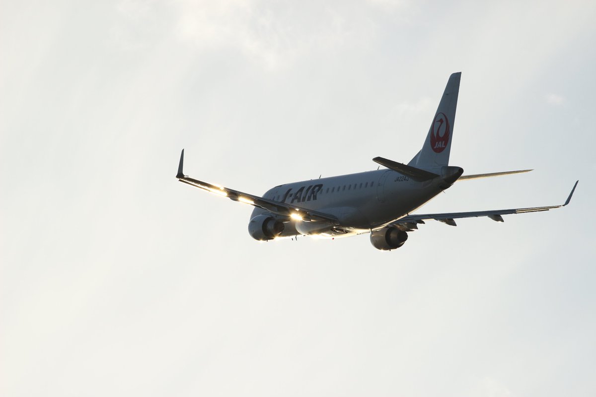 YAMAscene's tweet photo. 久しく防湿庫に眠っていた望遠レンズを修理したので夕方から空港へ。動画を取らずに真面目にスチールだけ撮影したのは多分数年ぶり（笑） https://t.co/5UINEAcL6M