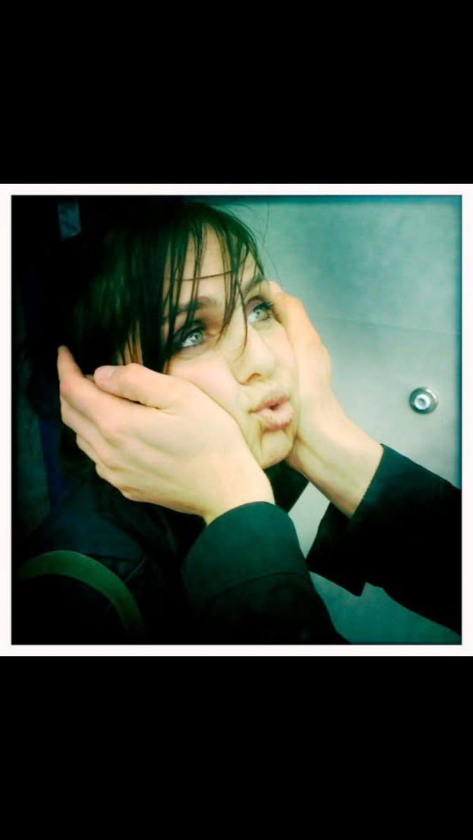Dead Sara France tweet media