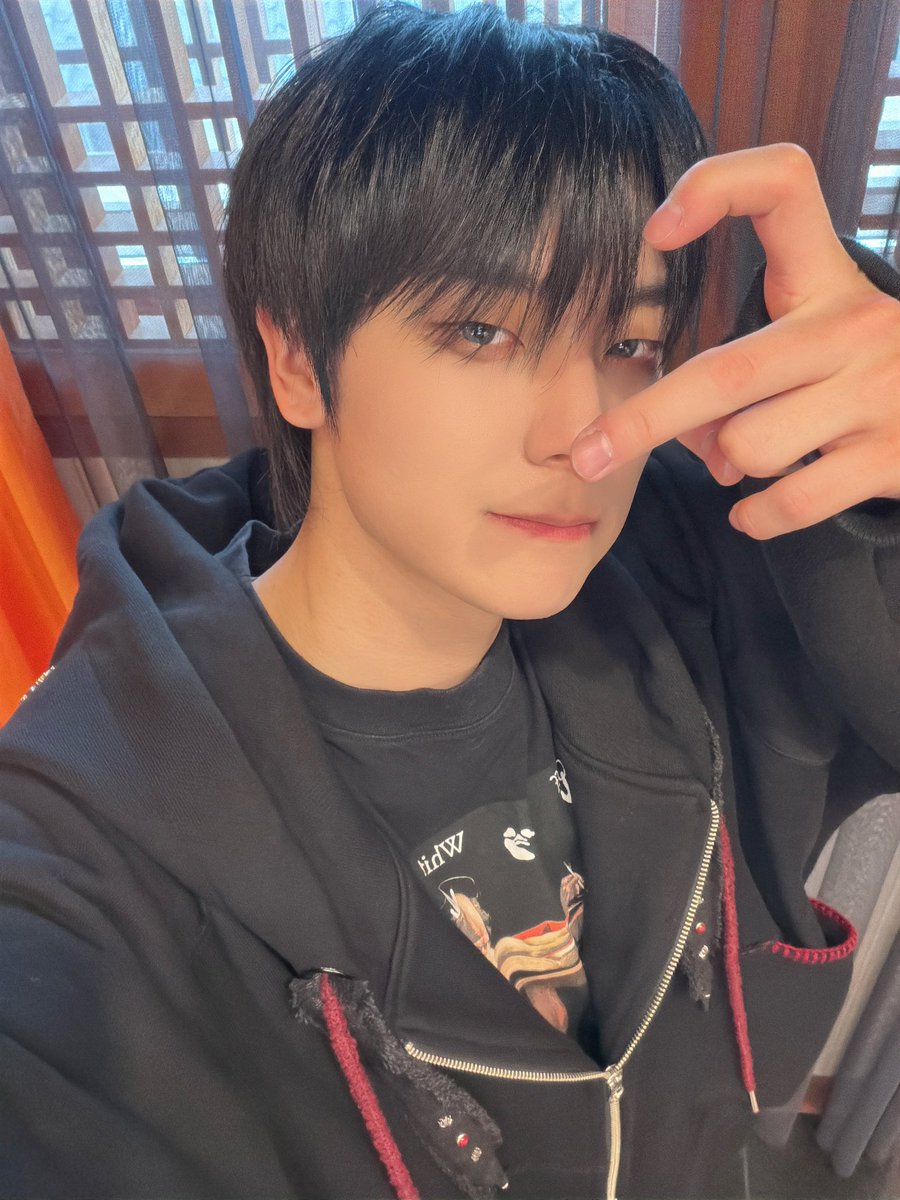 OX] 今日は本当にありがとう おやすみ💙🌙 #OMEGA_X #오메가엑스