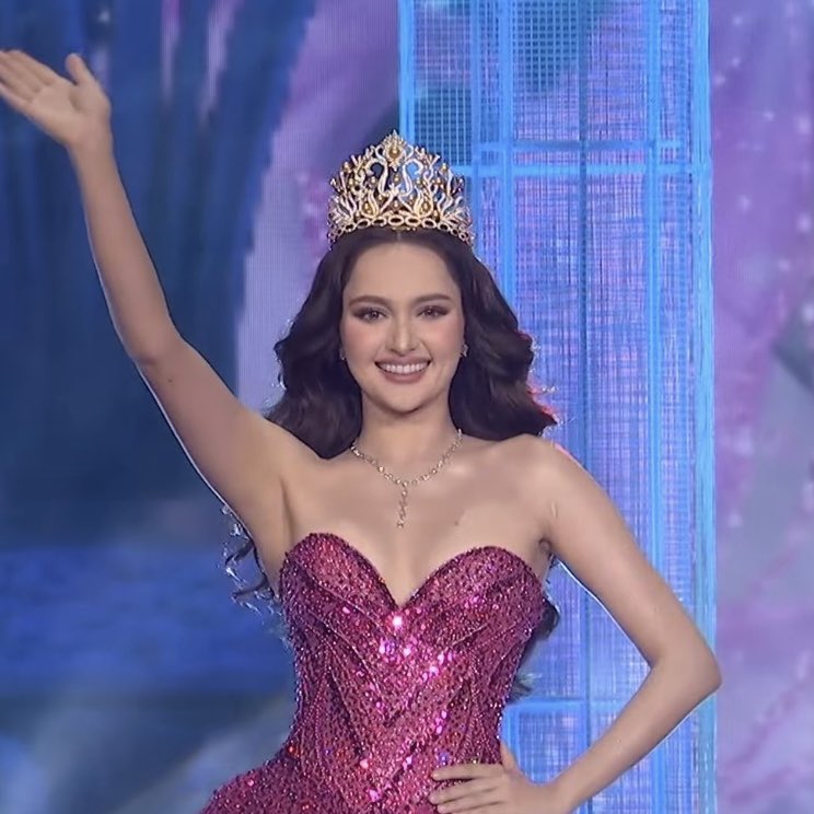 Does it ever                         Just how fast
drive you crazy:              the night changes:

HER PINK ICONIC GOWN🥹
#MissUniversePhilippines2026