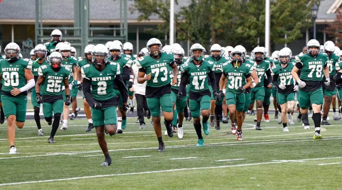 AntonioHuntsman's tweet photo. Blessed to receive my first offer from Bethany College 💚 #Rollbison
@CoachBlake41 @LausanneFB @CoachBobo_1 @TheReal_TJBeat @NhrProspects @CSmithScout @AlPopsFootball https://t.co/Jluvhzez1A