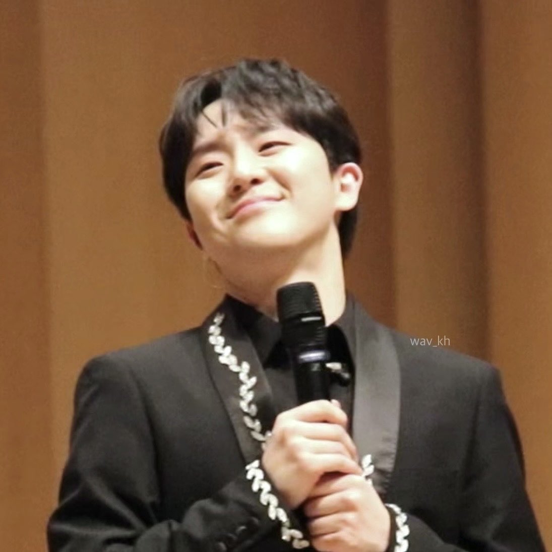 챠 tweet media