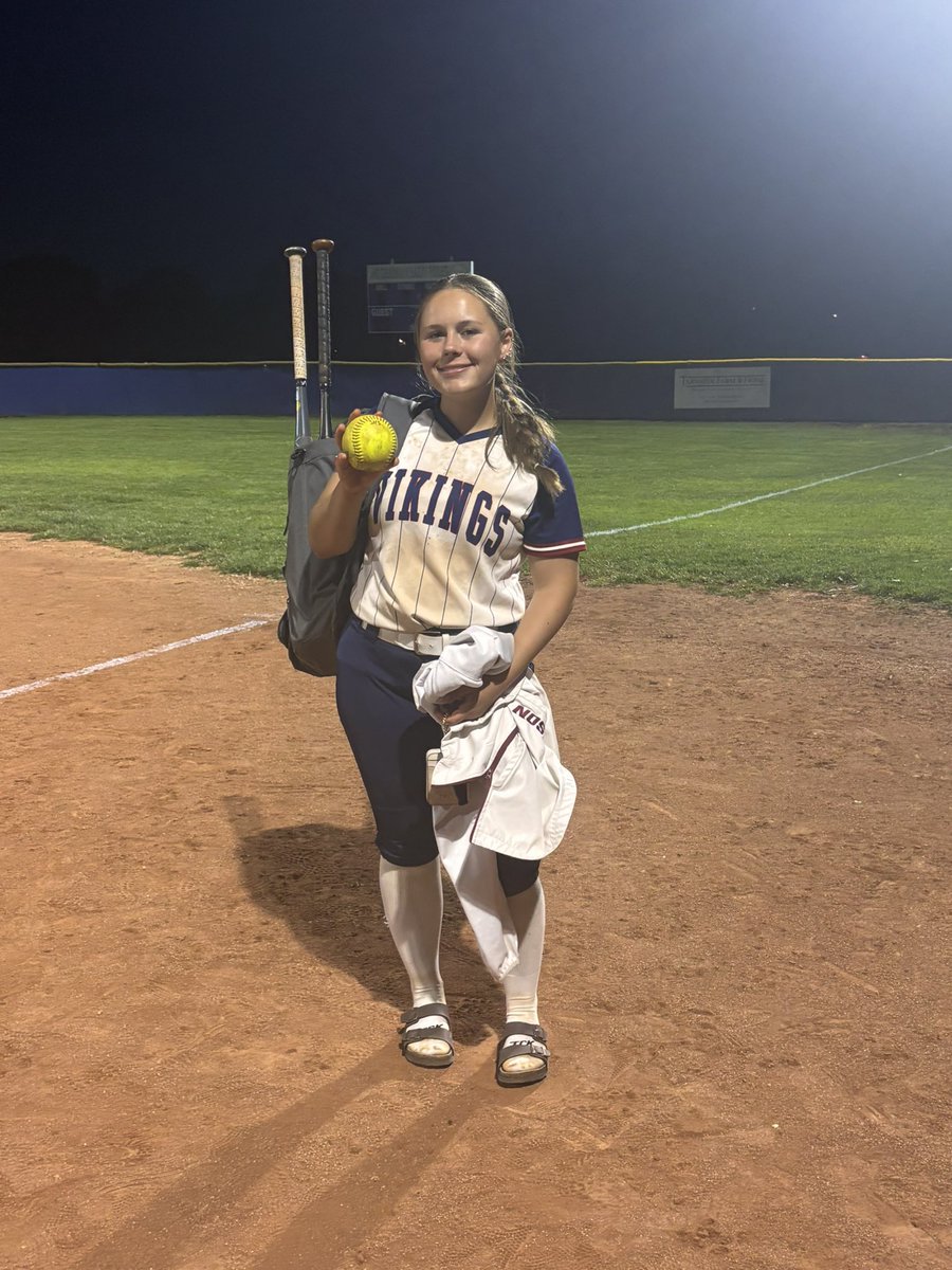 SimpsonNat2027's tweet photo. Played a total of 6 games this week and had some good hits including 2 home runs!! And as a team hit a total of 12! Come see us Tuesday @ HOME @LadyVikesHSSB @teamkansashall @BUCOSoftball @cowley_softball @SCCBobcats1 @IchabodSB https://t.co/saRsuBBFe0