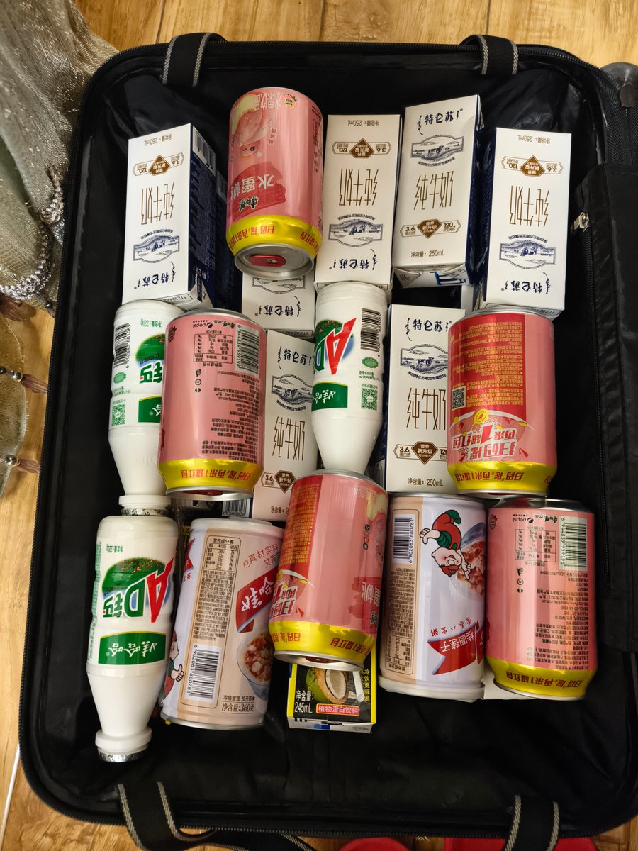 DamienSheshansh's tweet image. Unboxed my package!  Fresh skincare haul with a cute hand cream u0026 mini face mask. Obsessed with the lavender scent—perfect for post-work wind-down. Who else loves unboxing surprises  #Unboxing #SkincareFind