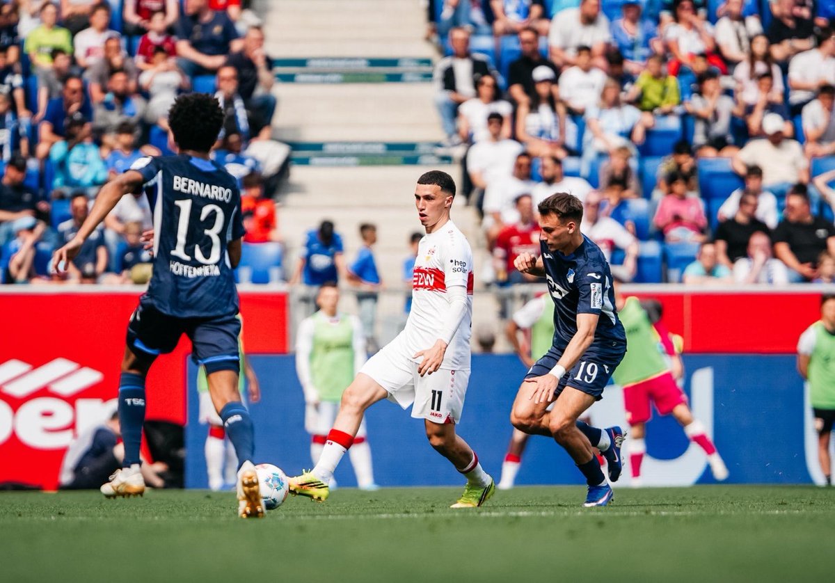 SystemFoot's tweet image. [#Bundesliga🇩🇪] #Stuttgart arrache le nul 3-3 à #Hoffenheim !

⚽️⚽️ #Kramarić 8’ 49’
⚽️ #Touré 23’

⚽️ #Führich 20’
⚽️ #Demirović 64’
🟥 #Karazor 69’
⚽️ #Tomás 90’+5

#TSGVfB