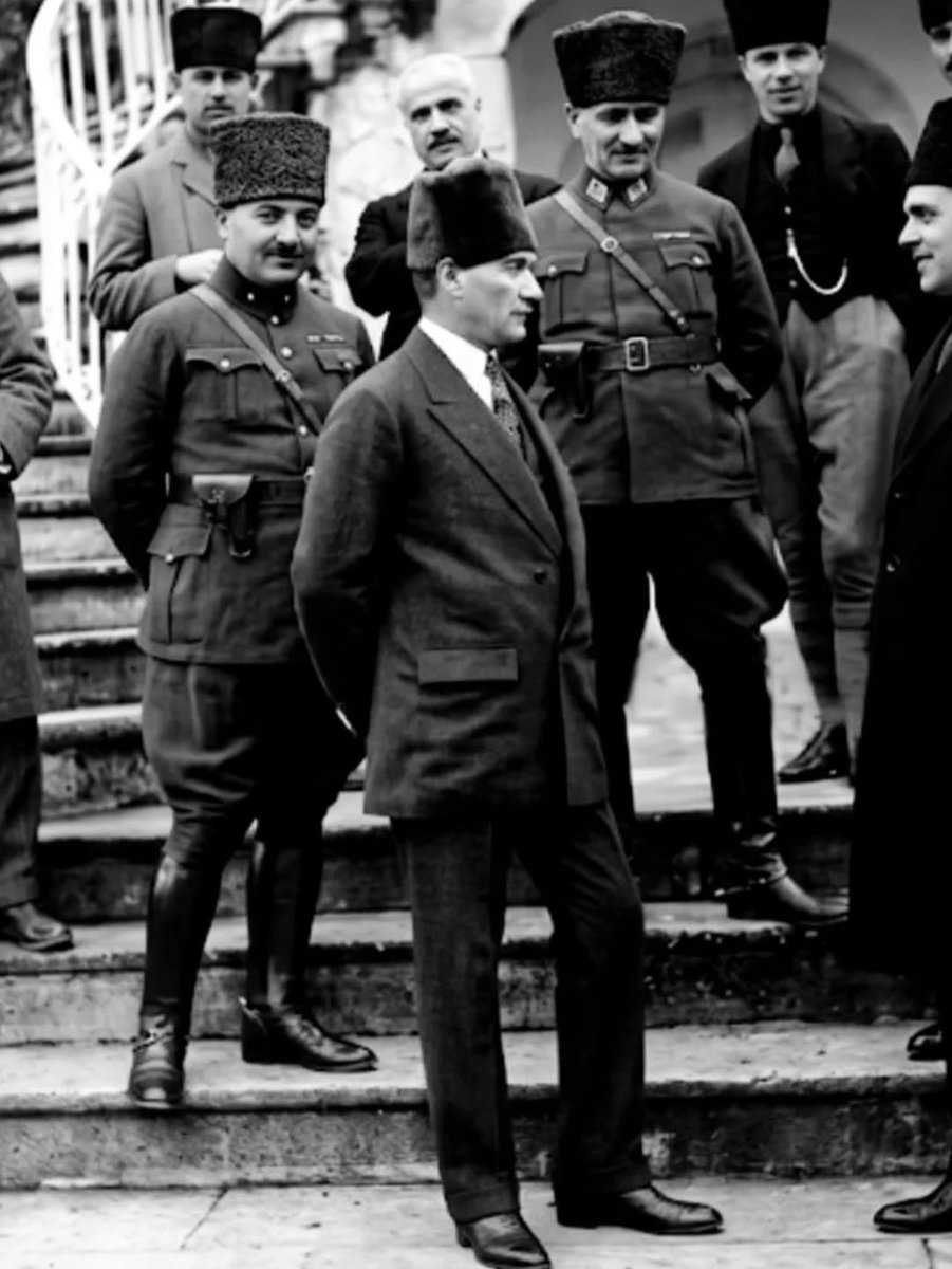 CAFERKAP213607's tweet image. Sırtımızı tarihe değil, tarihin yazanına yaslıyoruz. 🇹🇷
#Atatürk #TürkMilleti