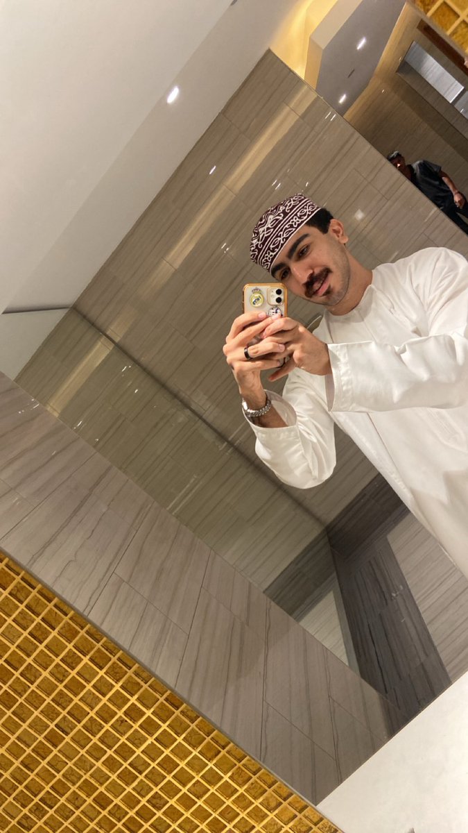 َ tweet media
