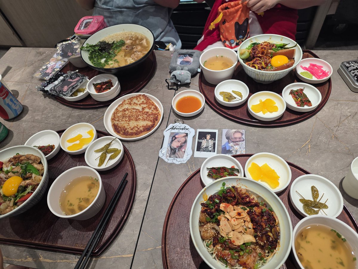 slow 성화피는봄날 tweet media